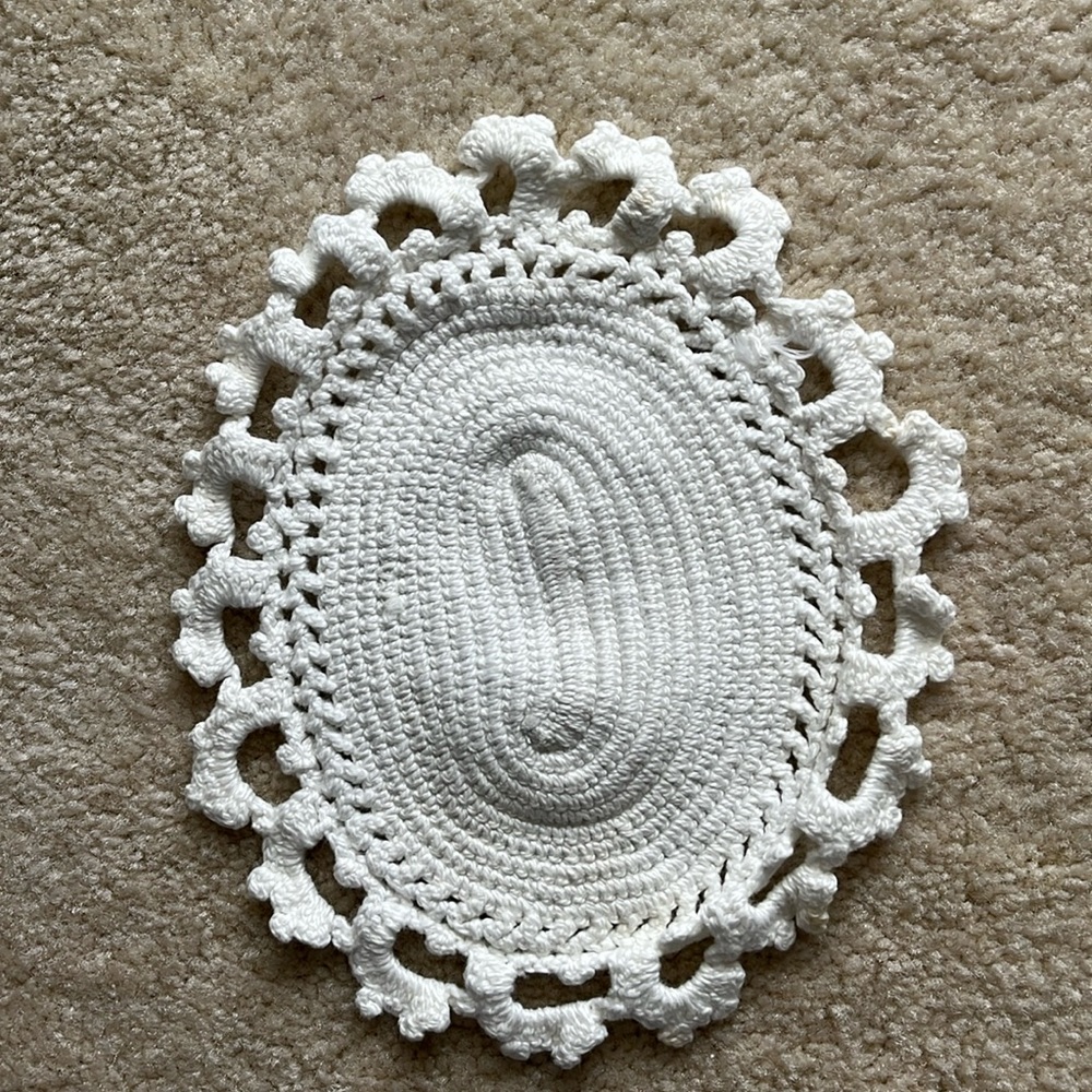 Vintage dolly white round